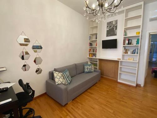 Rione XI Sant'Angelo Apartment | Over the Roman ruins