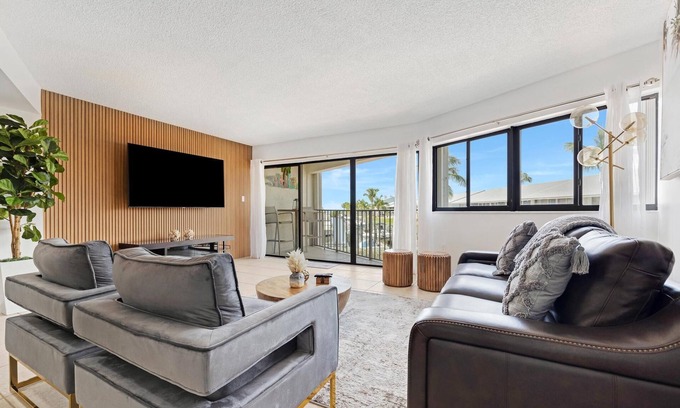 Key Largo Condo | Overlooking The Marina and Ocean Includes Use of Golf Cart Pet-Friendly