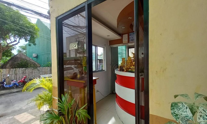 Naga Hotel | OYO 1048 Jomckayl Apartelle
