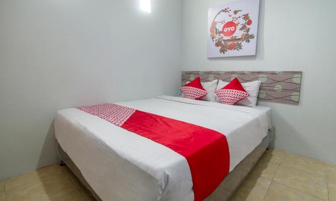 Pontianak Hotel | OYO 2187 Hm Guest House