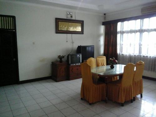 Biringkanya Hotel | OYO 2703 Hotel Transit 1