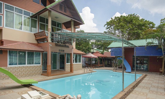 Bang Len Hotel | OYO 402 Raknatee Resort