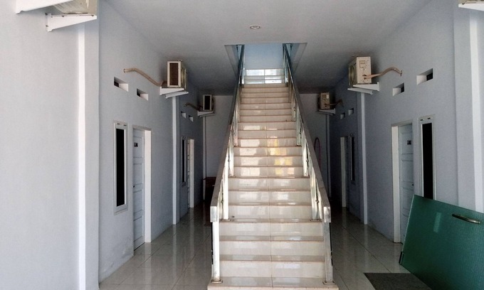 Sulawesi Hotel | OYO 93532 Kost Nian Syariah Near SPBU Pertamina 74.91657 Mattirotasi Sidrap
