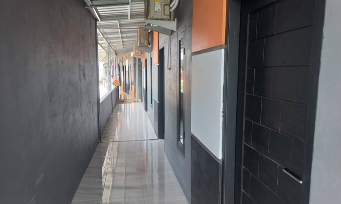 Slawi Hotel | OYO 93900 Guest House Cinta Damai