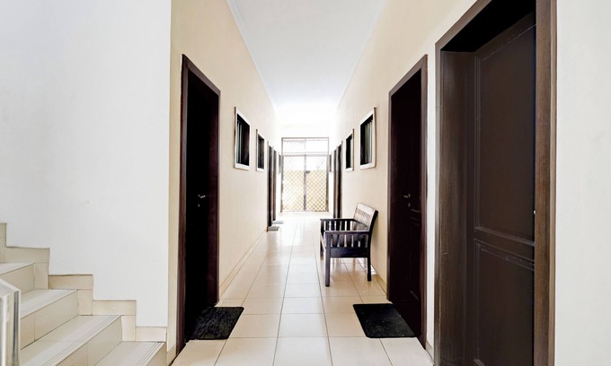 Tegal Hotel | OYO 94421 Soetomo Guest House