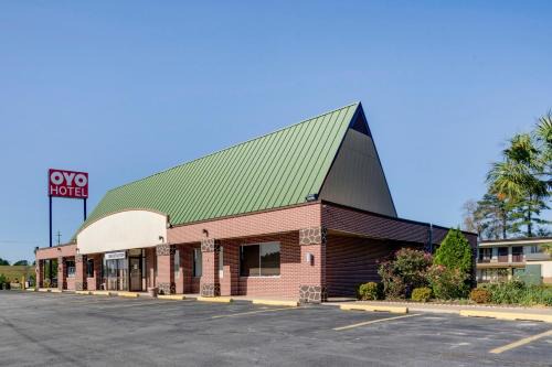 Cape Fear Hotel | OYO Hotel Wade/Fayetteville I-95 South