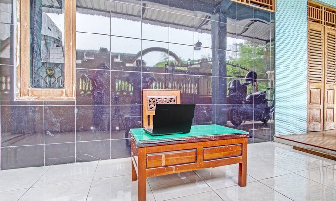 Klaten Selatan Hotel | OYO Life 2546 Griya Widya Syariah