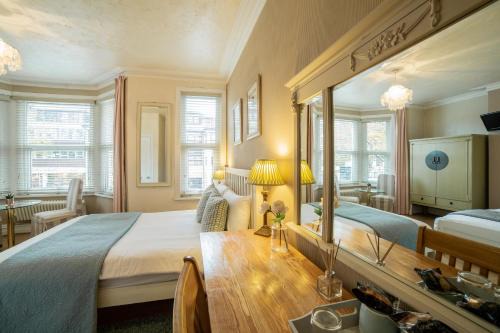 Summertown Hotel | OYO Lina Guest House