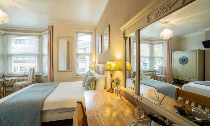 Summertown Bed & Breakfast | OYO Lina Guest House