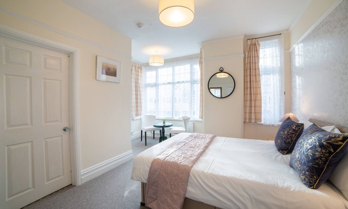 Summertown House | OYO Lonsdale Guest House