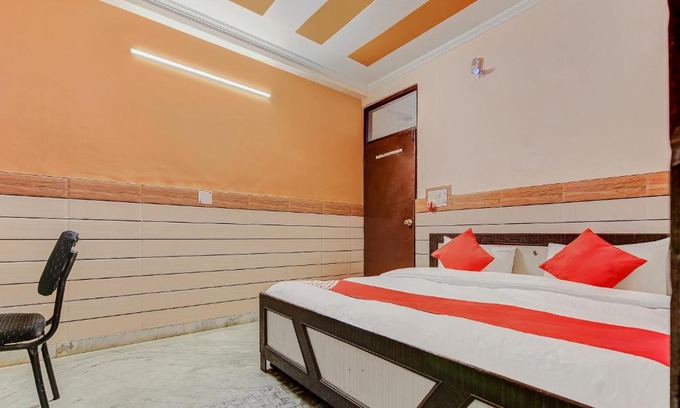 Delhi Hotel | OYO Park View Guest House Near EDM Mall