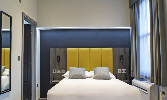 Tamworth House | OYO Tamworth Arms Boutique Pub & Hotel