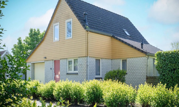 Wemeldinge House | Oyster Coast: Sauna and Family Charm