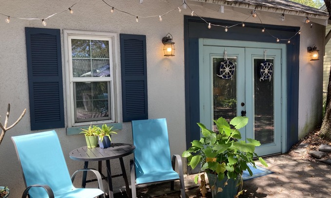 Ozona Apartment | Ozona Guesthouse! 3 Blocks to Pinellas Trail, Brewery, Eats, & Dog Friendly!