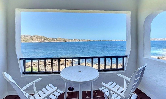Platges de Fornells Apartment | P98 - Nice flat on the sea