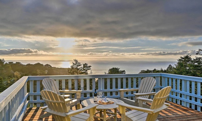 Manchester House | 'Pacific Coast House' w/Private Hot Tub!