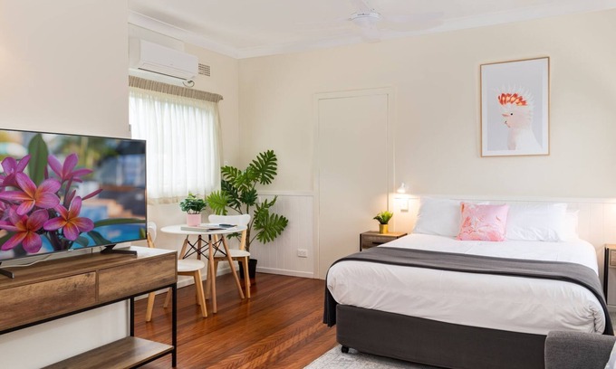 Forster House | Pacific Motel 07 - Free WiFi