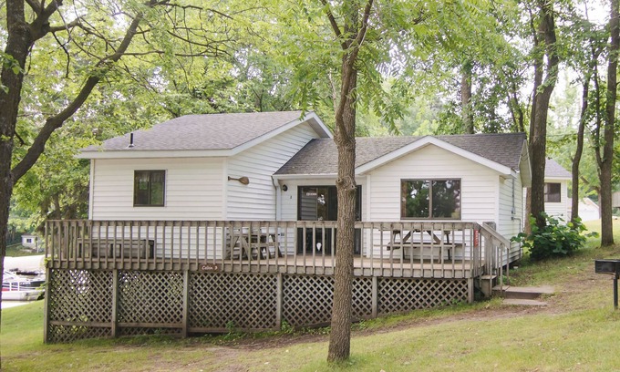 Richmond Cabin | Paddle Inn, 3BR lakefront cabin on the Horseshoe Chain of Lakes in Richmond, MN