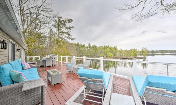Lunenburg House | Paddlers Paradise on Hickory Hills Lake!