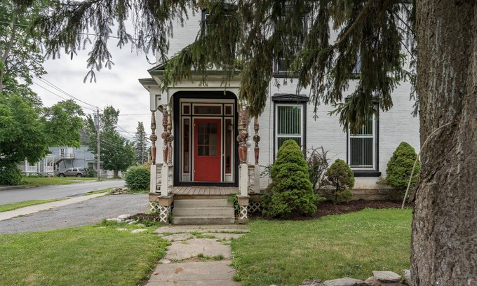 Watertown House | Paddock Street Executive home