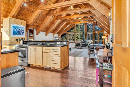 Tahoe City House | Paige Meadows Hideaway with Hot Tub