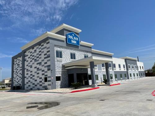 Northeast Houston Hotel | Palace Inn Blue Houston East Beltway 8