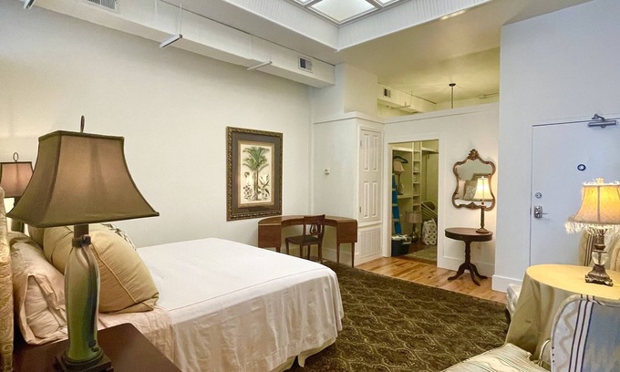 Downtown Apartment | Palafox Loft 122, sleeps 2