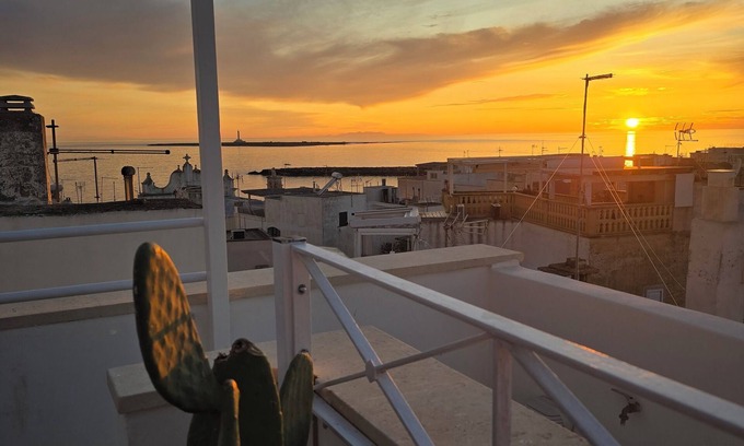Gallipoli Historic Center House | Palazzo Dolce Vita - Sea view terrace,free parking,pets allowed, family&friends.