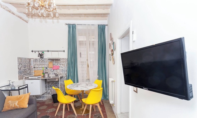Rione IX Pigna Apartment | Palazzo Sant'Elena - by OpenRoma