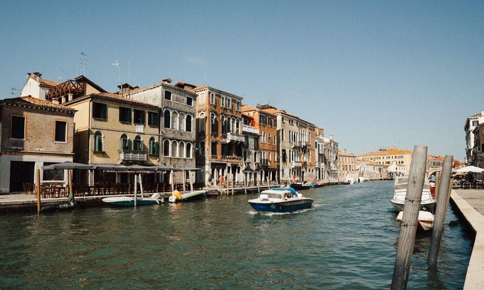 Cannaregio House | Palazzo Veneziano direct at the main canal of Venice with roof terrace