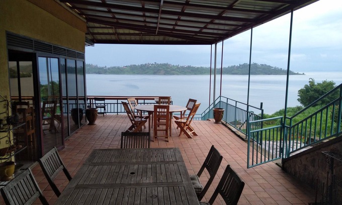 Buhongo Hotel | Palega Beach Inn