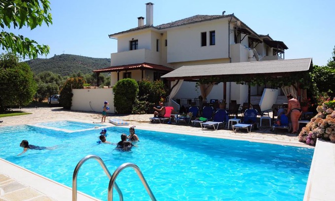 Koropi Apartment | Palirria Hotel & Studios