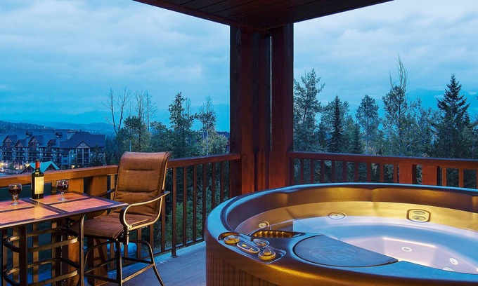 Golden Cabin | Palliser Lodge