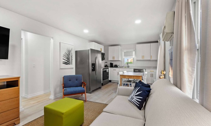 Ash Apartment | Palm Court By R+R Beach Club|2BDR|Close To Beach