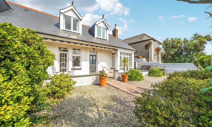 Newquay City Centre Cottage | PALM HOUSE, pet friendly, country holiday cottage in Newquay