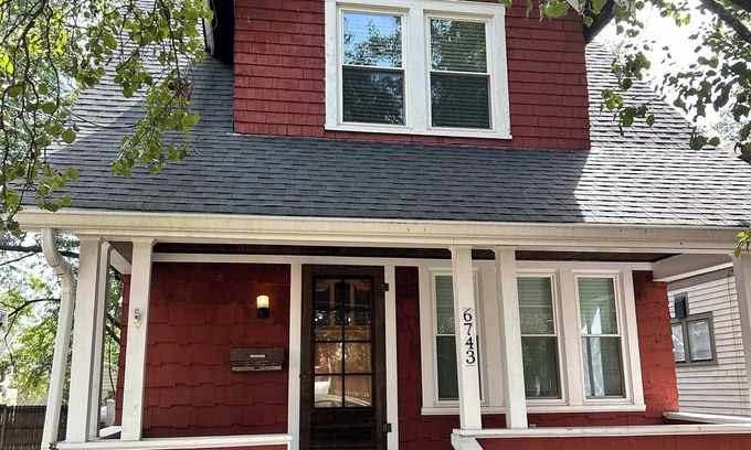 Roselawn Finance House | Palmetto 2 Bed Family House in Cincy near Oakley