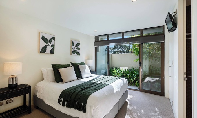 Vincentia House | Palms at Piana. Luxury, resort style Jervis Bay home. Walk to shops cafe & beach
