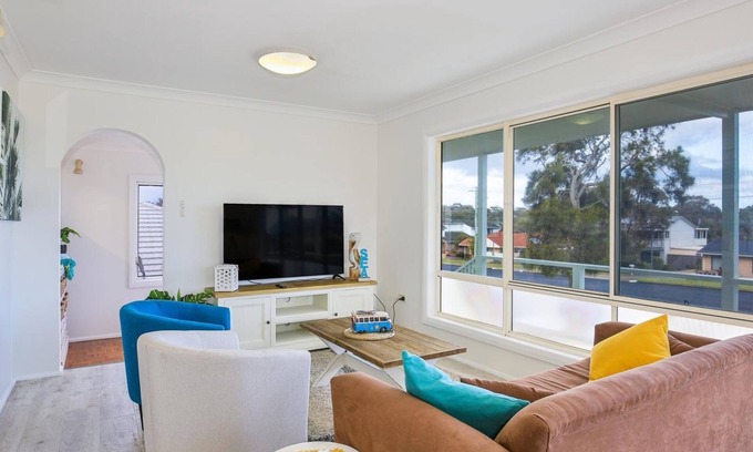Culburra Beach House | Palms - Pet Friendly - 2 Mins to Beach