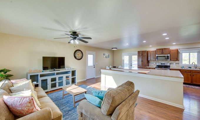 Palmyra House | Palmyra House w/Private Hot Tub & Fenced Yard!