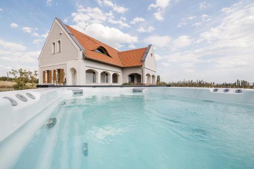 Paloznak Villa | PALO Borbirtok - Bed and Wine