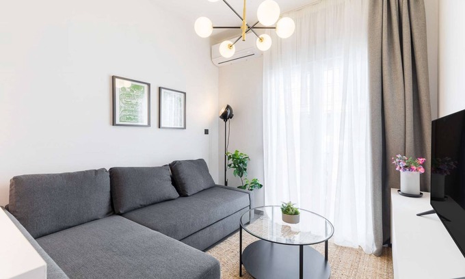 Thessaloniki City Centre Apartment | Paloma: 1-BD apartment, street view