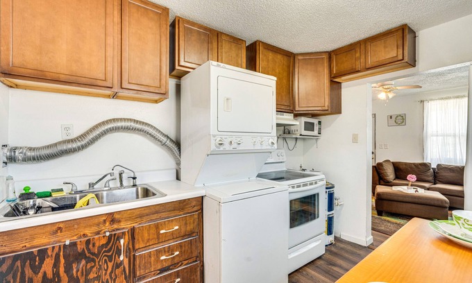 Panama City House | Panama City House w/Fireplace ~ 10 Mi to Beach!