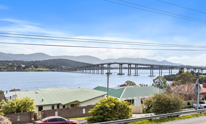 Rosny House | Panorama Bridge Views