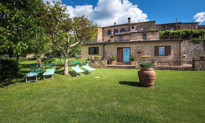 Radicondoli Villa | Panoramic and Charming Villa with Private Garden in Tuscany