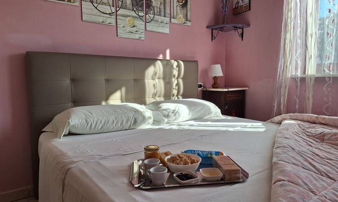 Pancole Apartment | Panoramic apartment with large terrace overlooking the sea, pets allowed.