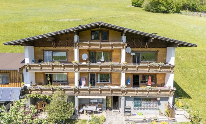 Hopfgarten im Brixental Apartment | Panoramic Apartment, 500m to the ski bus