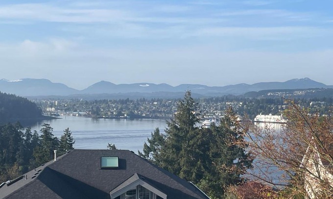 Stephenson Point House | Panoramic Ocean View