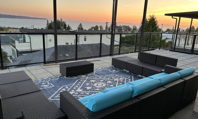 Richmond City Centre House | Panoramic unobstructed Oceanview Great patio Rose.hydrangea Garden Heaven Villa