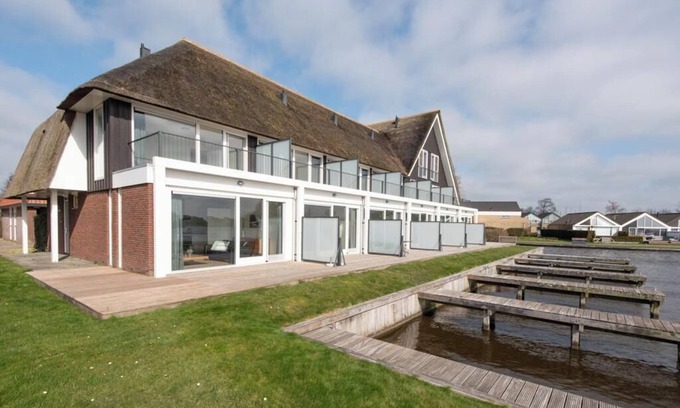 Heeg House | Panoramic view and space for the whole family