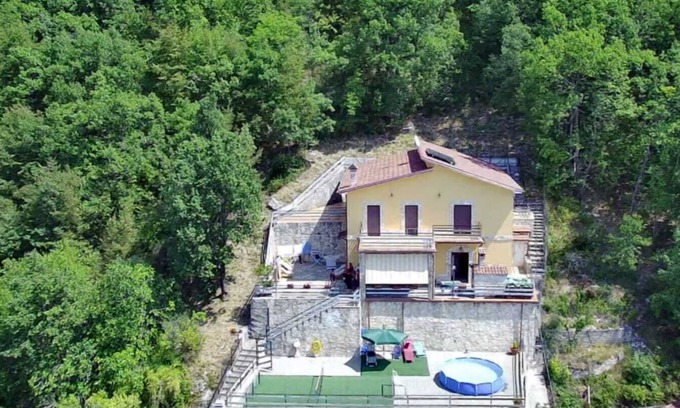 Ascrea Villa | Panoramic villa on Lake Turano
